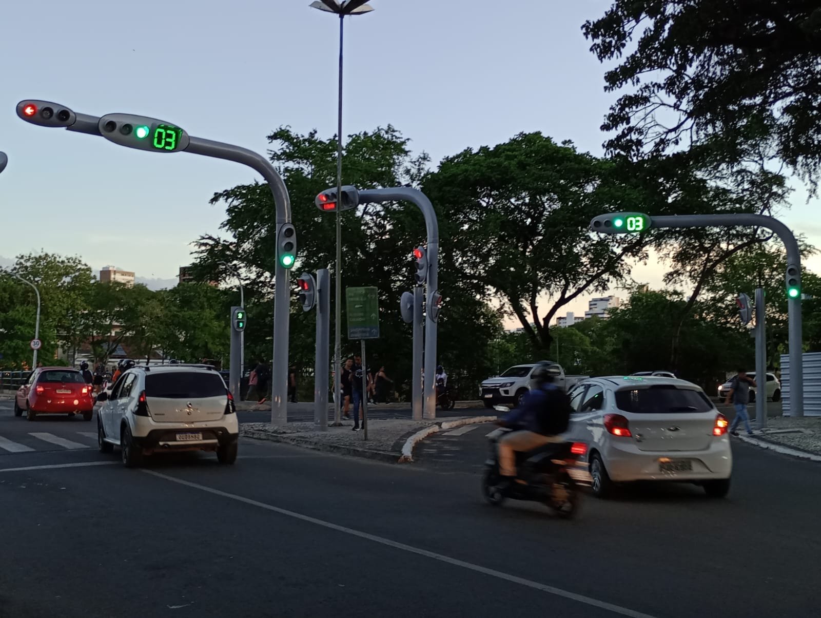 Prefeitura de Itabuna já instalou 14 novos conjuntos de semáforos digitais