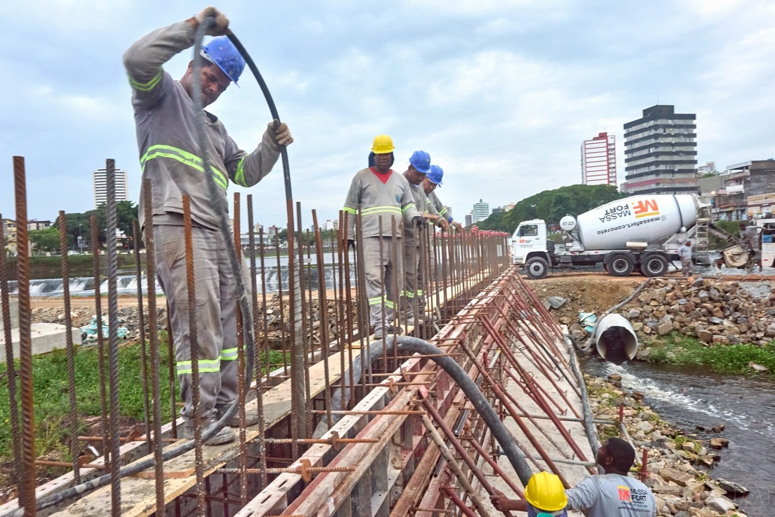 MOBILIDADE URBANA‼️Nova ponte avança em Itabuna com início da fase de superestrutura