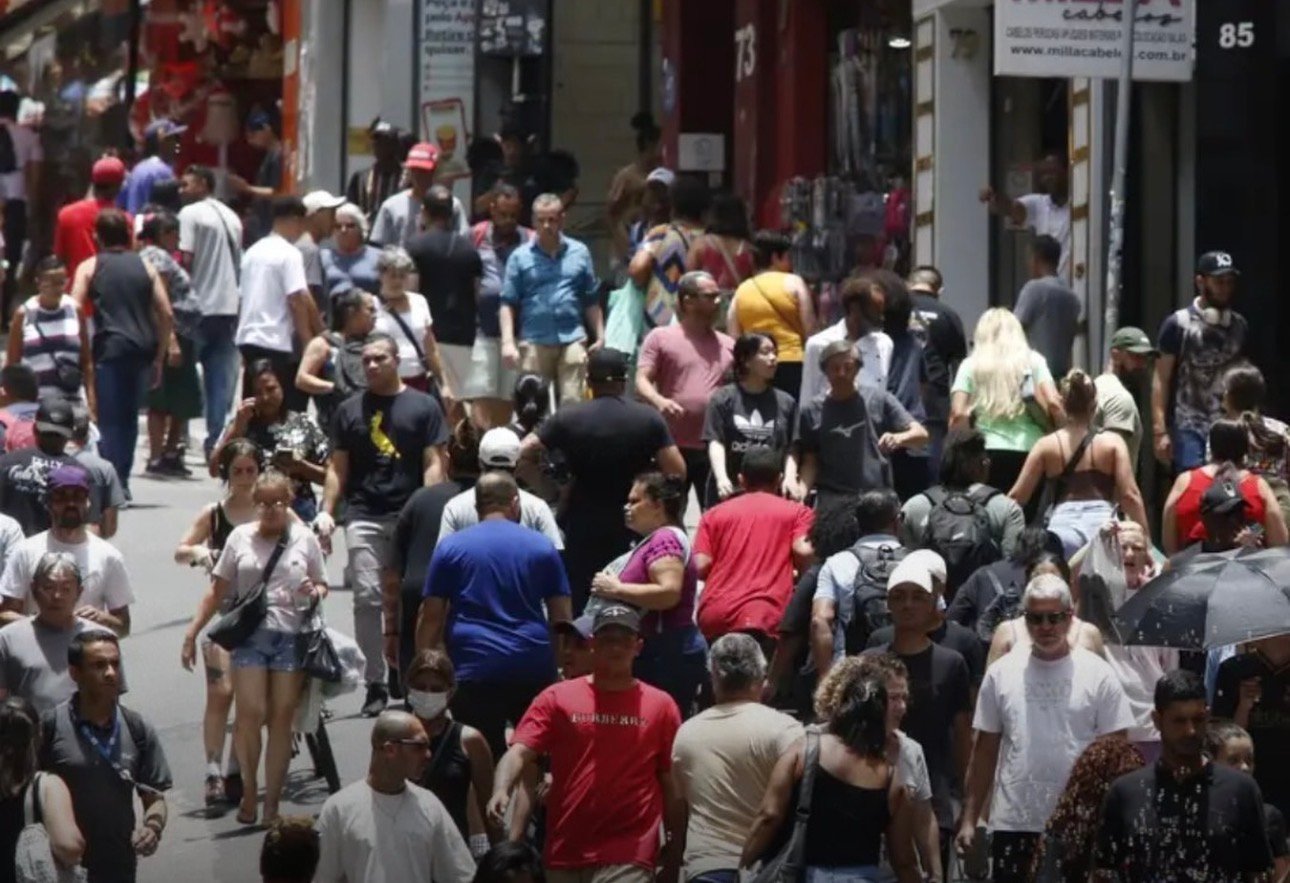 69% dos brasileiros está otimista em relação a 2026