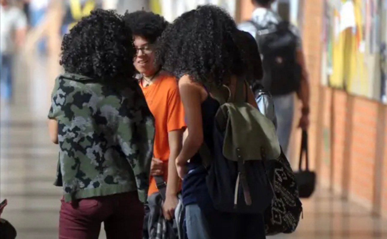 Governo de SC tem 48 horas para explicar lei que barra cotas raciais