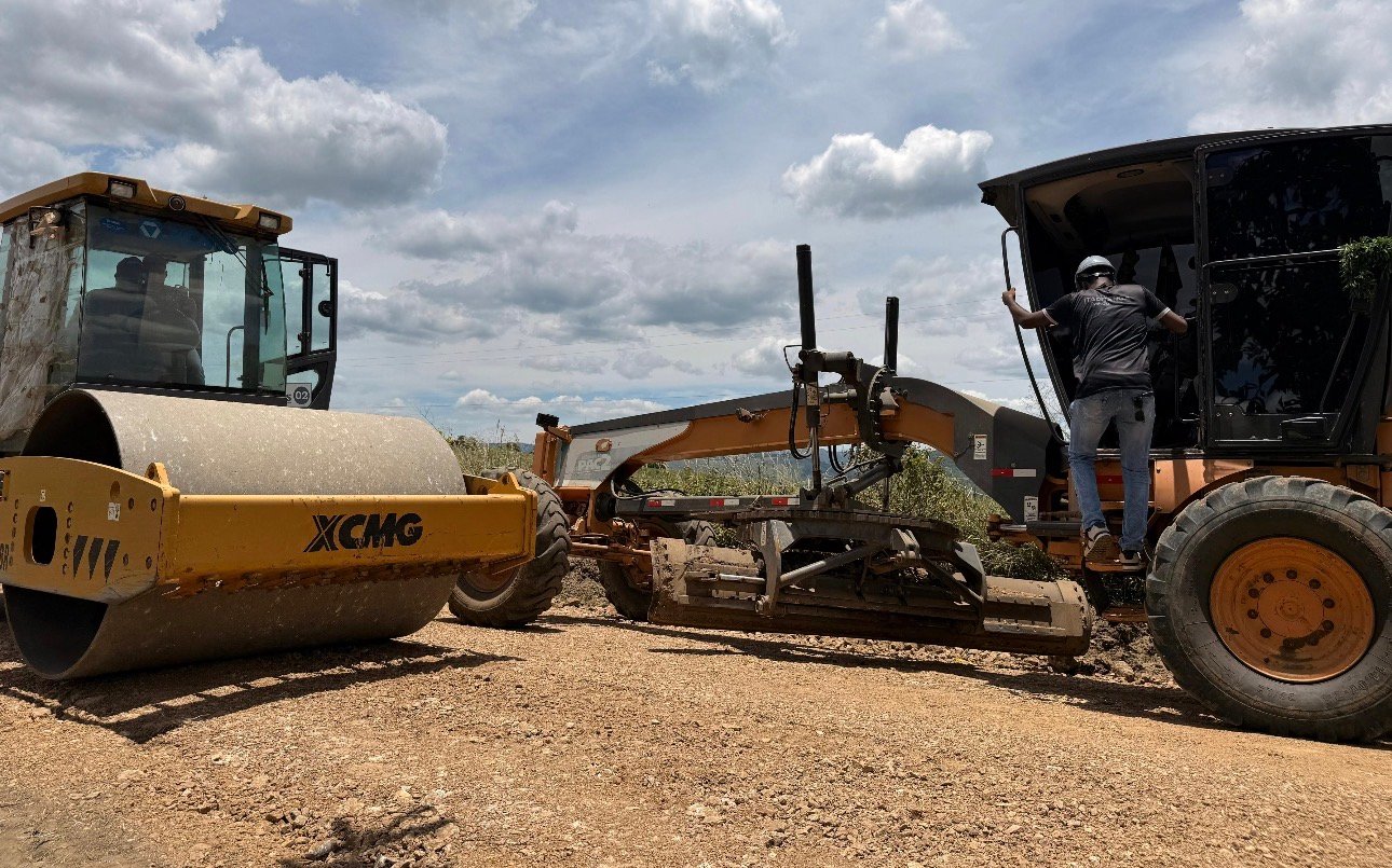 MARCO HISTÓRICO‼️Itapitanga realiza pela primeira vez compactação com rolo em estradas vicinais