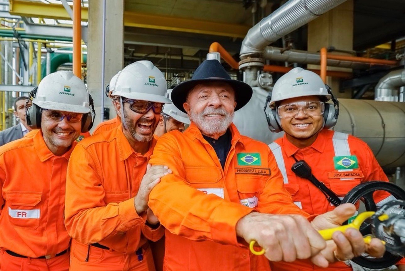 BAHIA‼️Lula anuncia plano para recomprar refinaria privatizada e ampliar investimentos da Petrobras