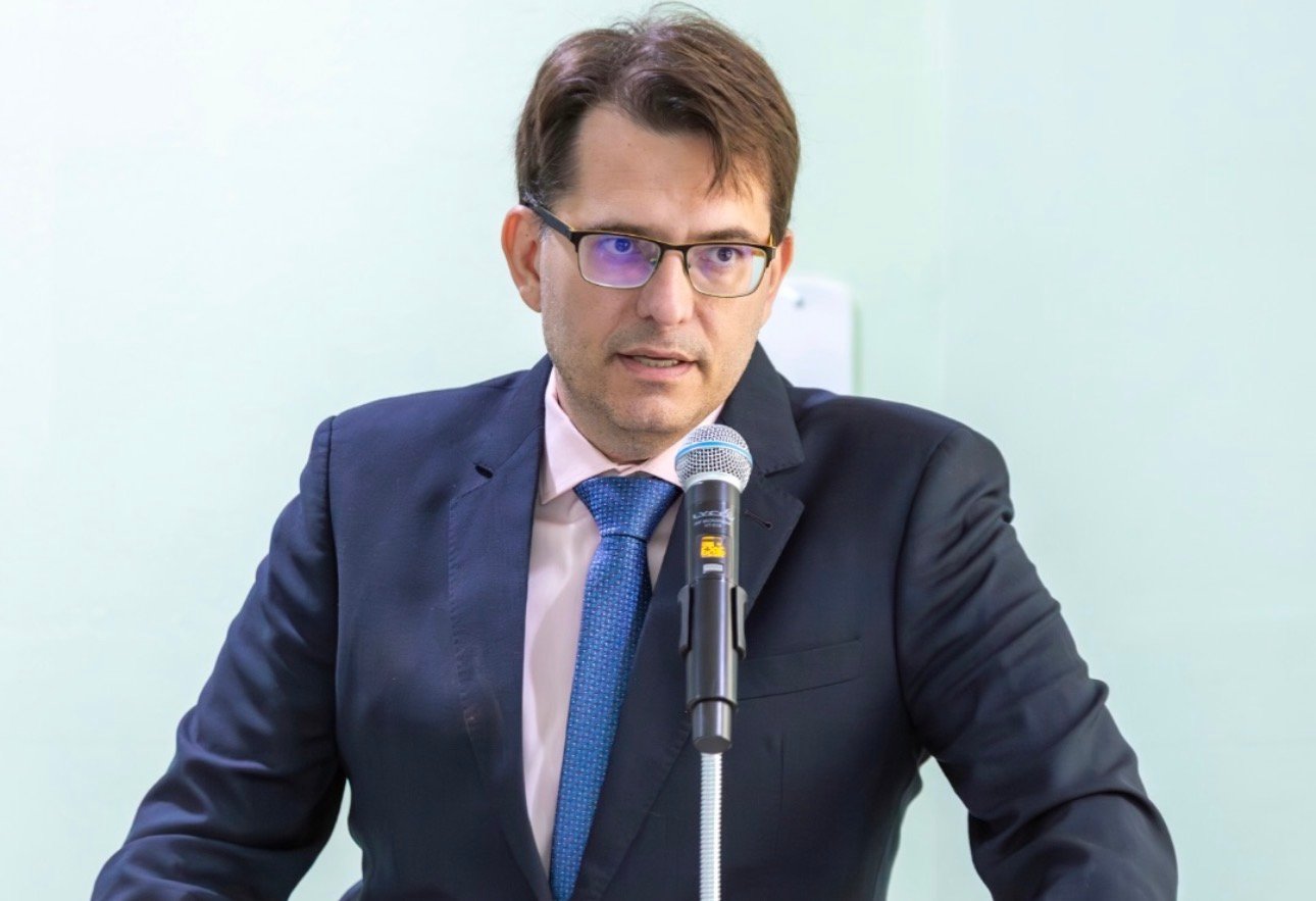 Prefeito do MDB enfrenta pressão após denúncia de agressão e acionamento da Polícia Militar