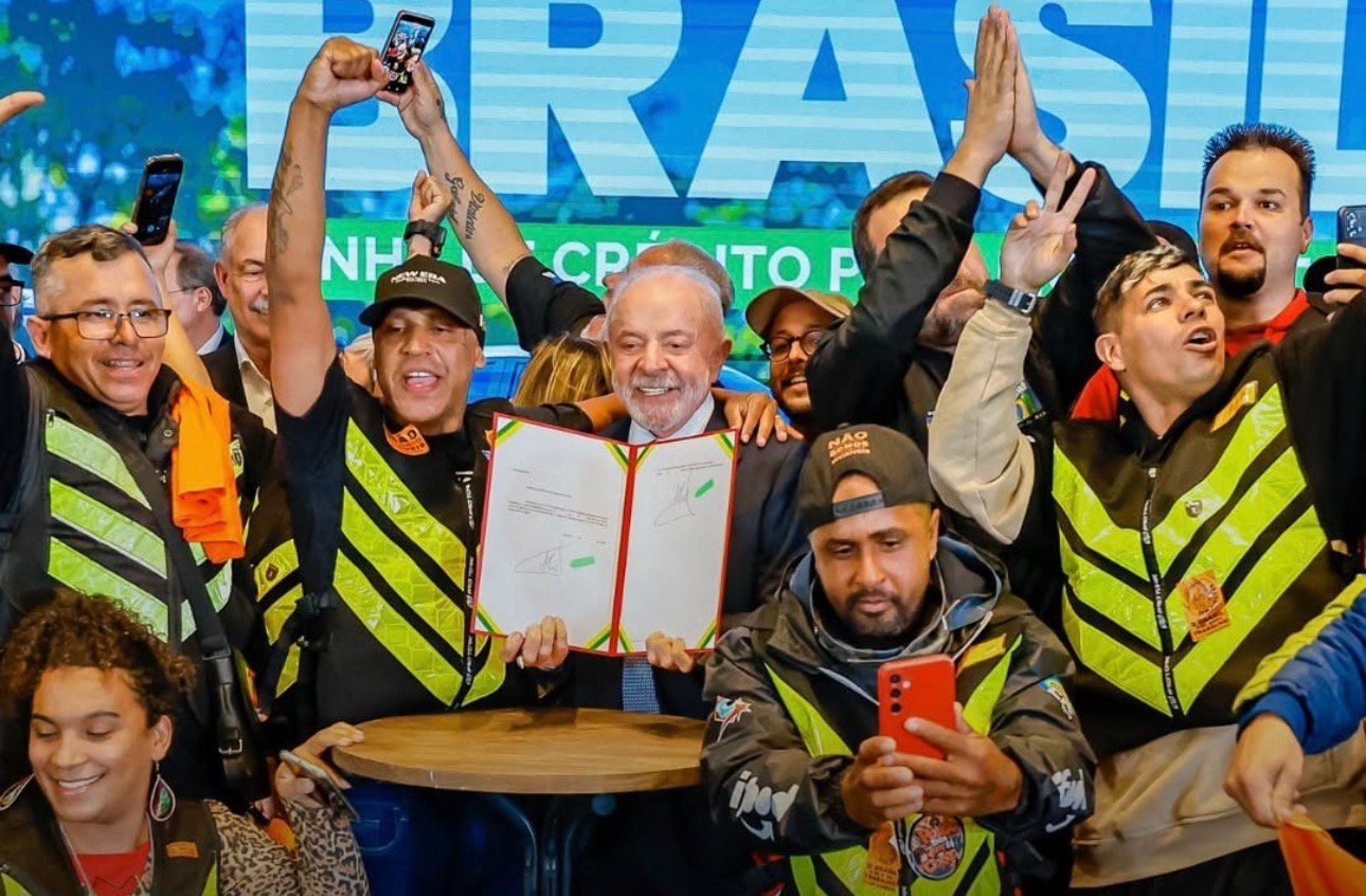 HISTÓRICO‼️Lula anuncia até R$ 30 bilhões em crédito para taxistas e motoristas de aplicativo comprarem carros novos