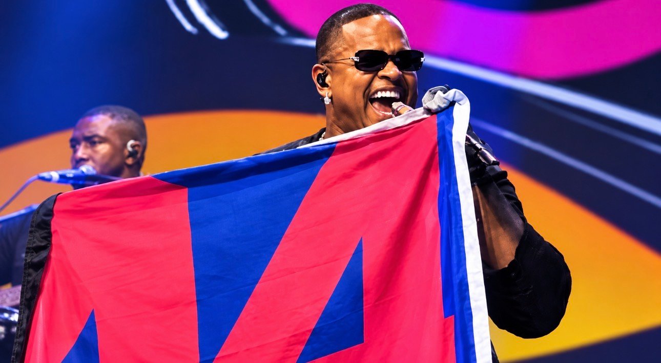Léo Santana recebe críticas nas redes sociais após declarar apoio a ACM Neto durante evento em Salvador