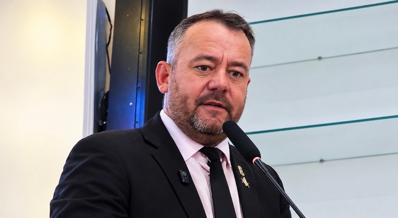 Em audiência pública, Josimar Capixaba cobra Executivo e Embasa e questiona viabilidade de projeto em Canavieiras