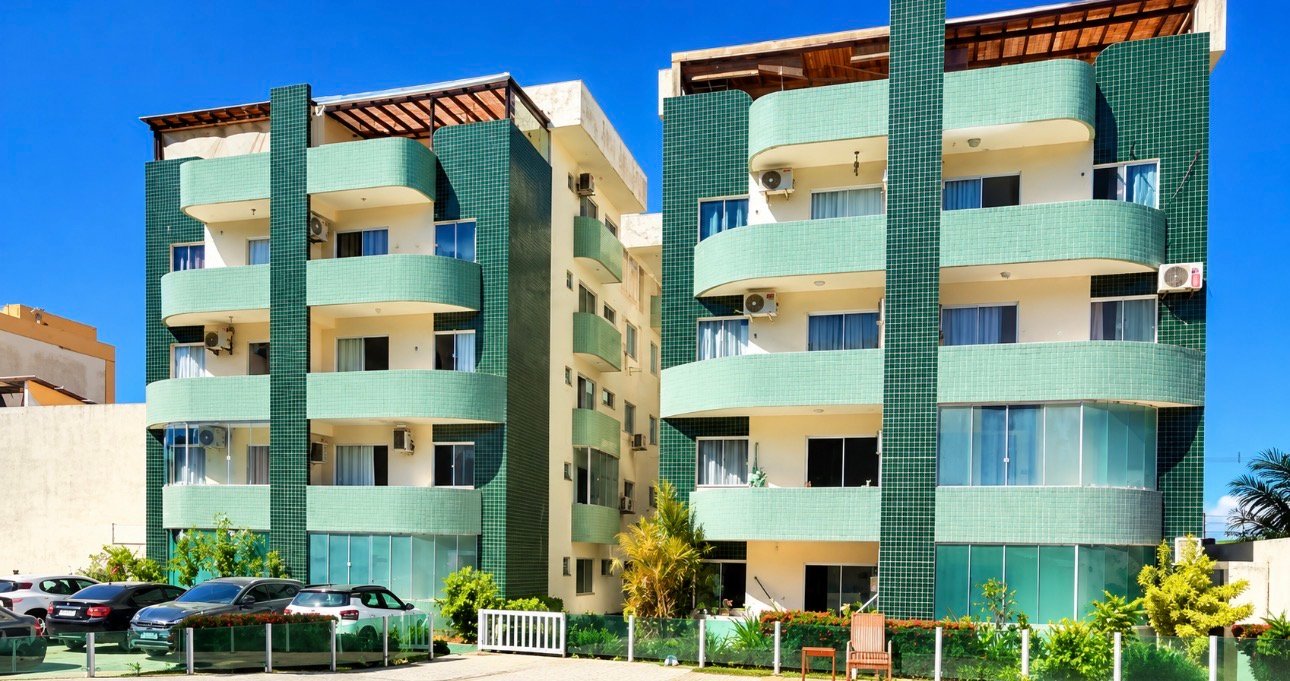 Empresária coloca à venda apartamento totalmente mobiliado no Mar Bello por R$ 570 mil, em Ilhéus