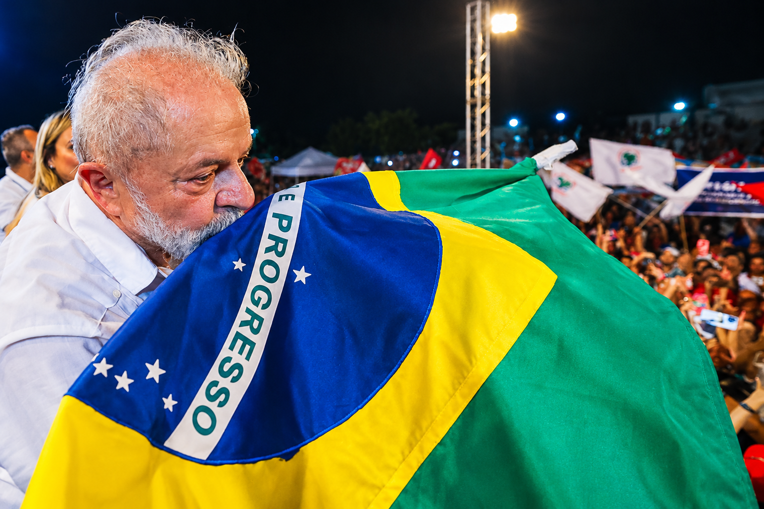 Exército do Lula alcança 7 milhões e amplia força nas redes sociais a quatro dias do segundo turno