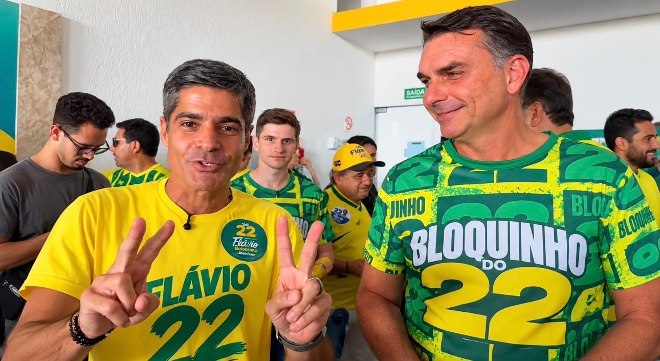 Flávio Bolsonaro repete estratégia de ACM Neto e recusa desafio de Lula sobre sigilo bancário
